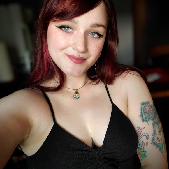 Meet your Posher, Flavie - Picture 1 of 1